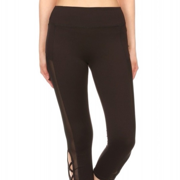 ONLY 1 LEFT 😍Mesh Capri Yoga Leggings - Picture 4 of 5